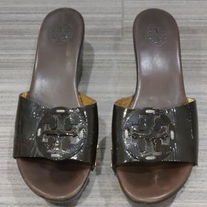 Tory Burch platform sandals brown patent leather
